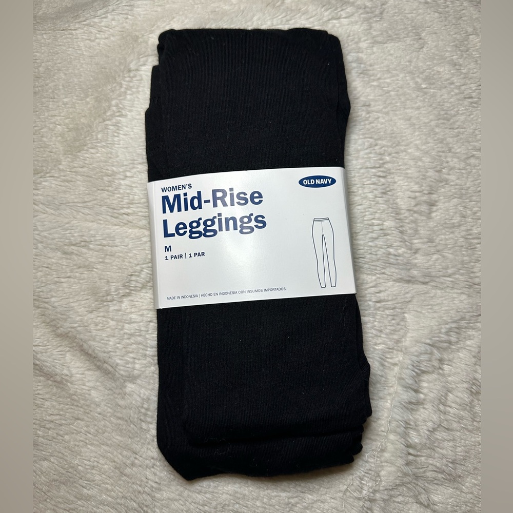 Old navy mid rise black leggings NEW